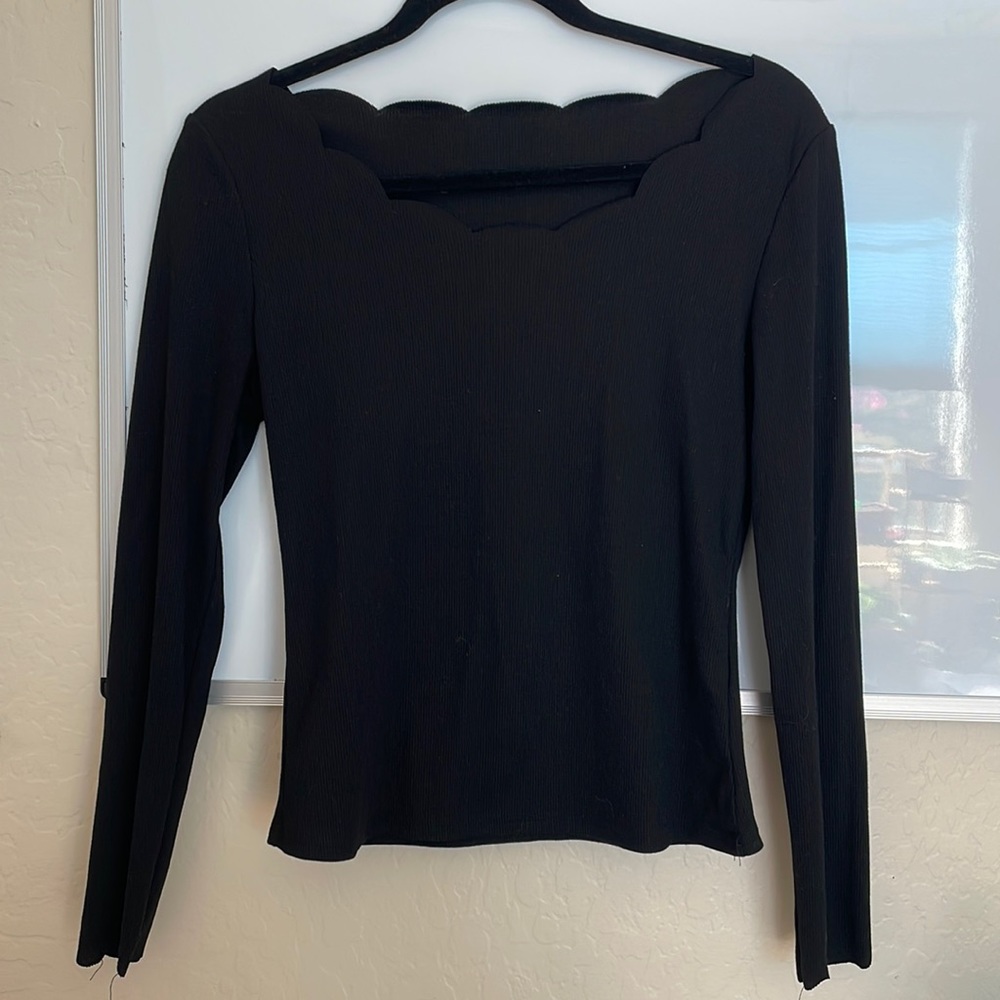 Women’s long sleeve black top